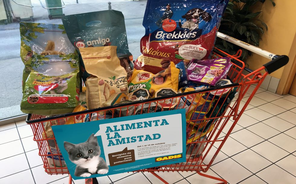 Gadis apoya a 50 protectoras de animales con una campaña de recogida de alimentos