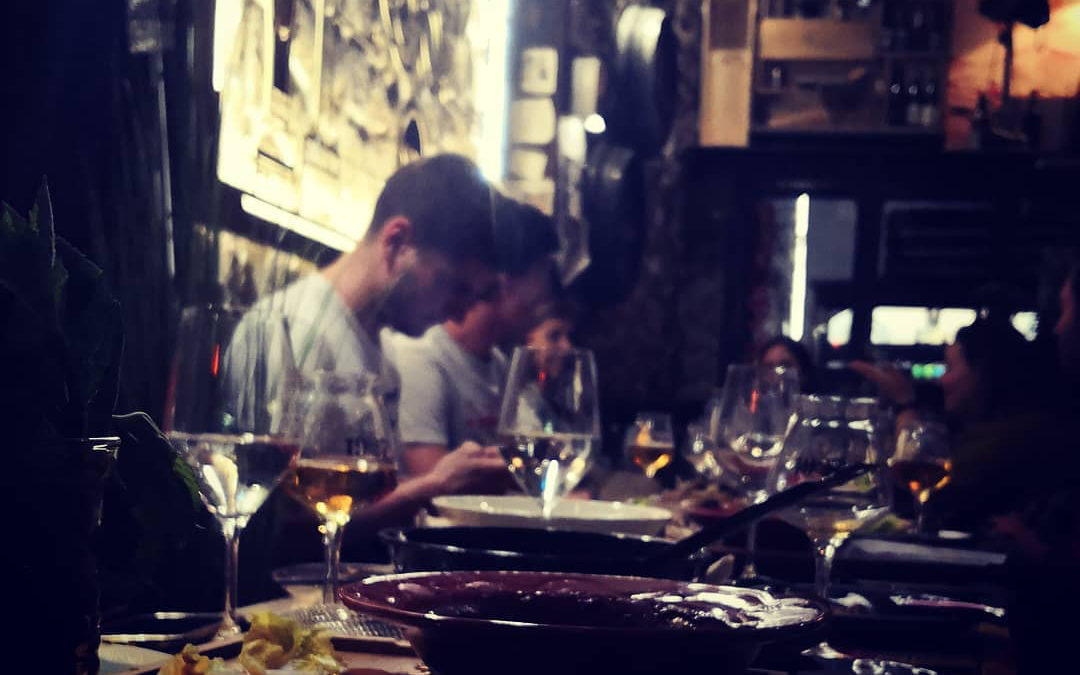 Ribeiro reconoce la trayectoria de Asador Los Abetos, Derby Winebar y la tienda Valladares de Santiago