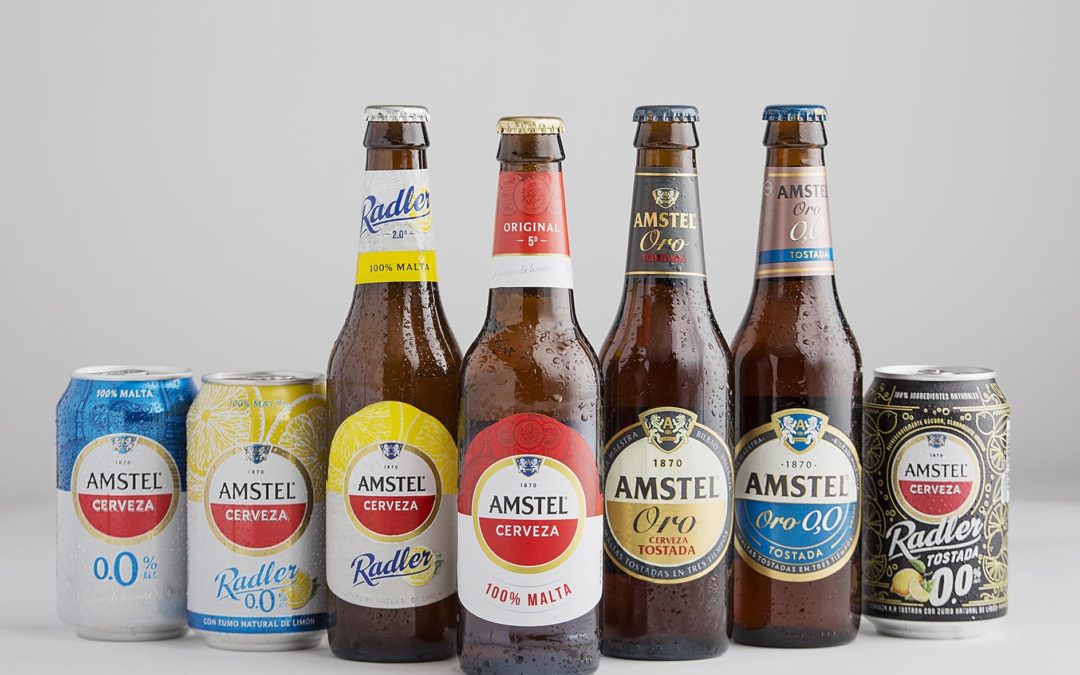 Amstel cambia su etiquetado e incrementa la sostenibilidad de su envasado