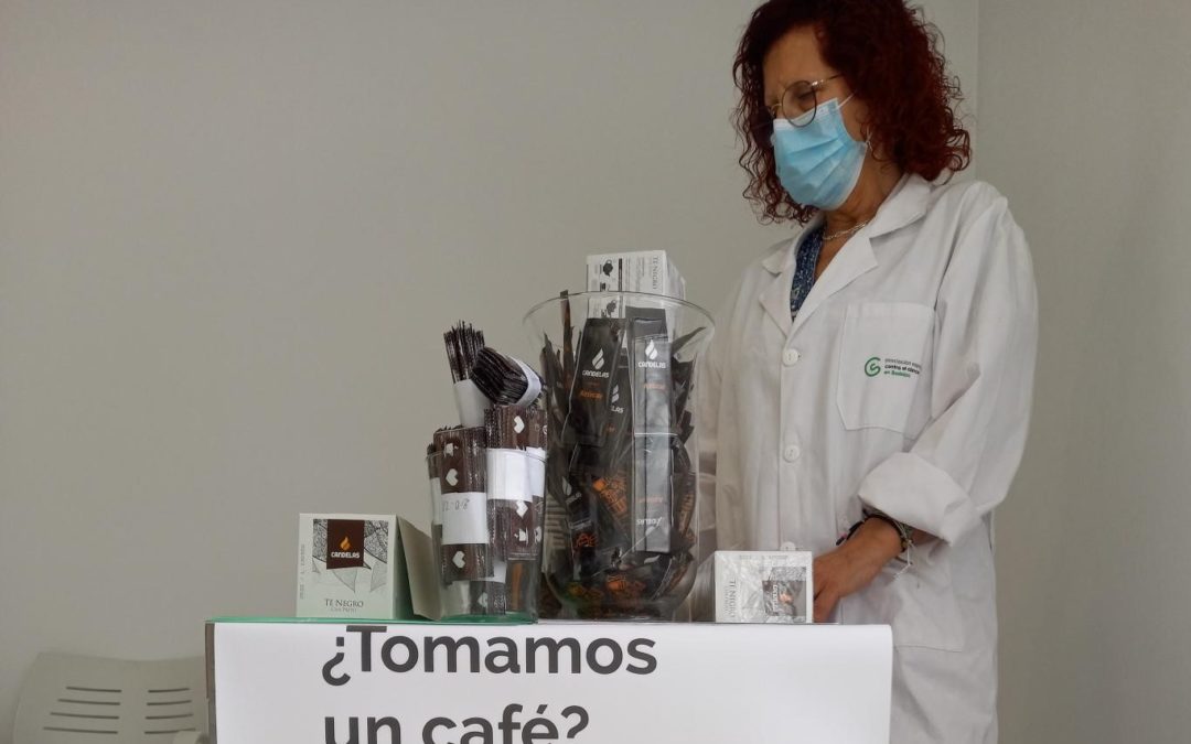 Candelas colabora con la Asociación Española Contra el Cáncer en los carritos solidarios de 75 hospitales